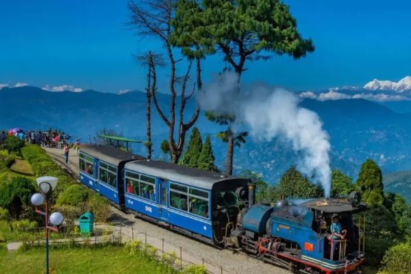 North-Bengal-Package_Darjeeling_Batasia_Loop-1