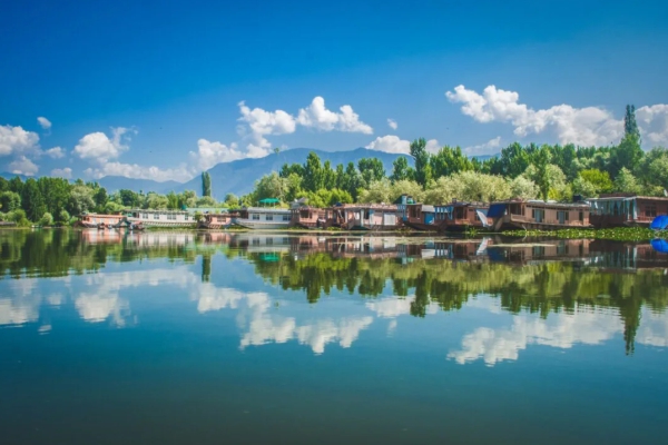 Kashmir Holiday Package 4Days/3N (Deluxe)